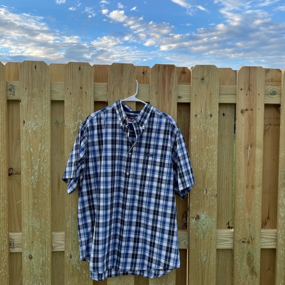 Men’s short sleeve button down